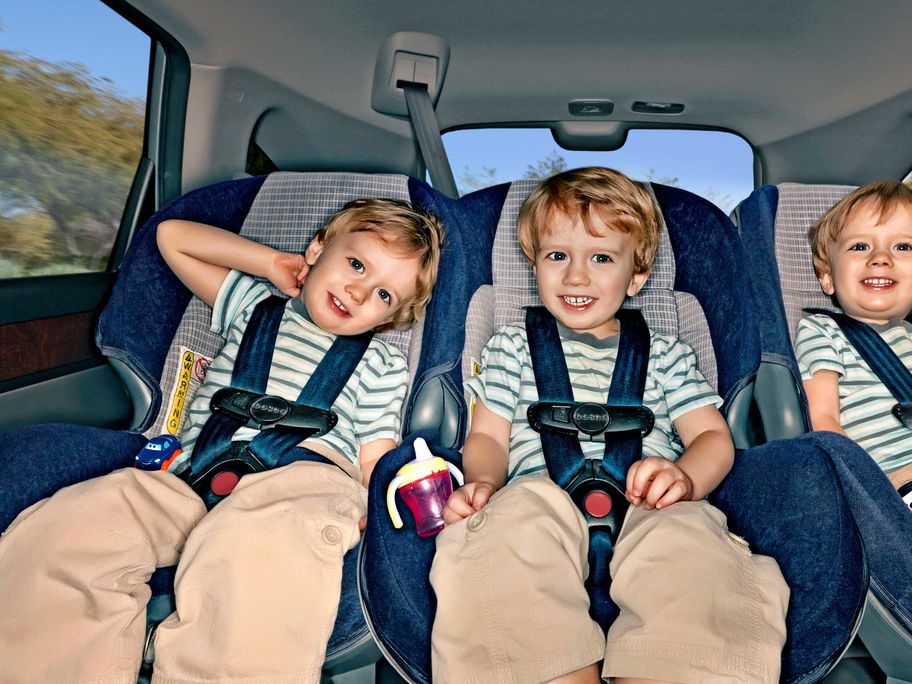 Drei Kindersitze auf der Rückbank – das kann nicht jedes Auto!