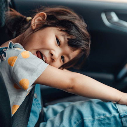 Ab wann dürfen Kinder im Auto vorne sitzen?