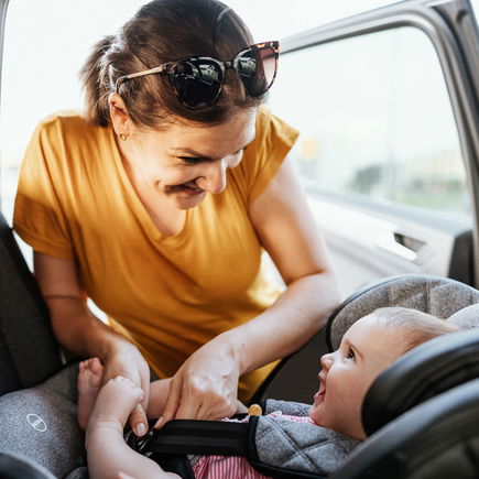 Autofahren mit Baby im Sommer: Die besten Tipps für eine kühle und sichere Fahrt