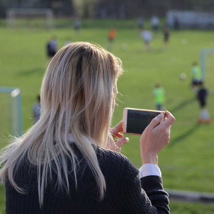 Sonntagmorgen, 7:15 Uhr, Regen: Warum jede Fußball-Mama eine echte Heldin ist