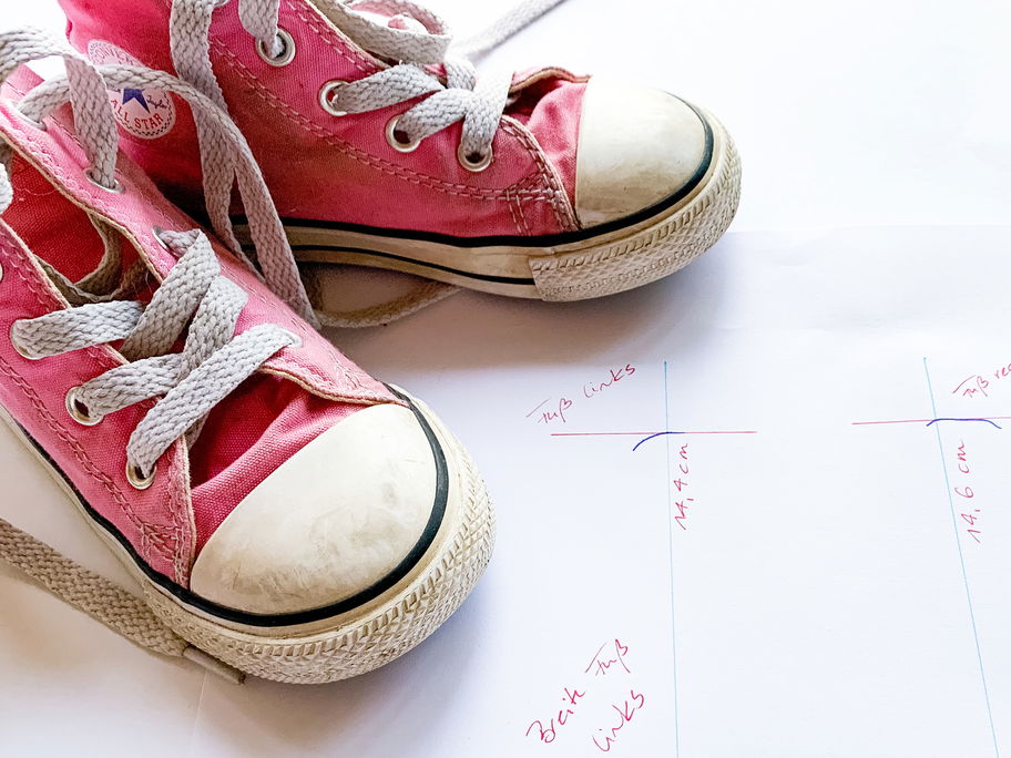 Kinderfüße richtig zu messen ist gar nicht schwer – man muss nur wissen, wie!
