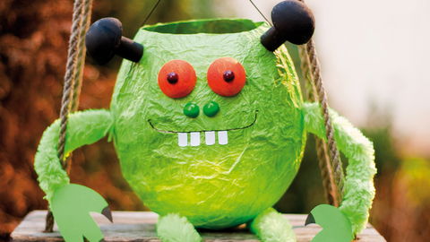 Monster-Laterne basteln mit Luftballon