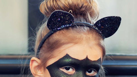 Kinder als Fledermaus schminken – mit diesen Top-Tipps geht's ganz leicht