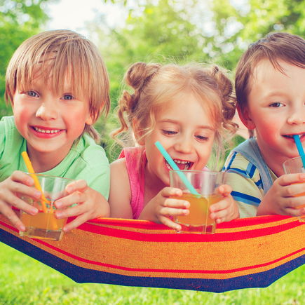 Das sind die besten Durstlöscher für Kinder