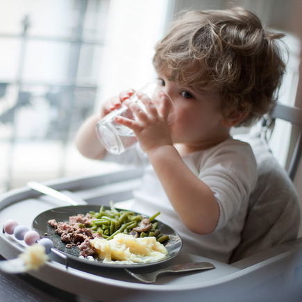 Mit diesen Tipps könnt ihr euer Kind zum Essen animieren