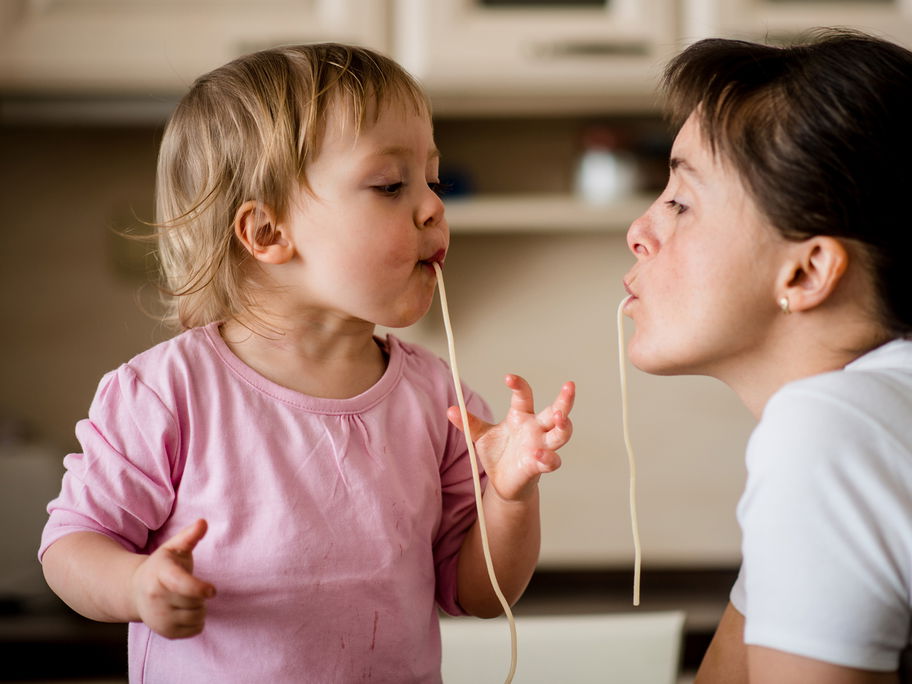 Das Verhalten der Eltern wird von den Kindern nachgeahmt.