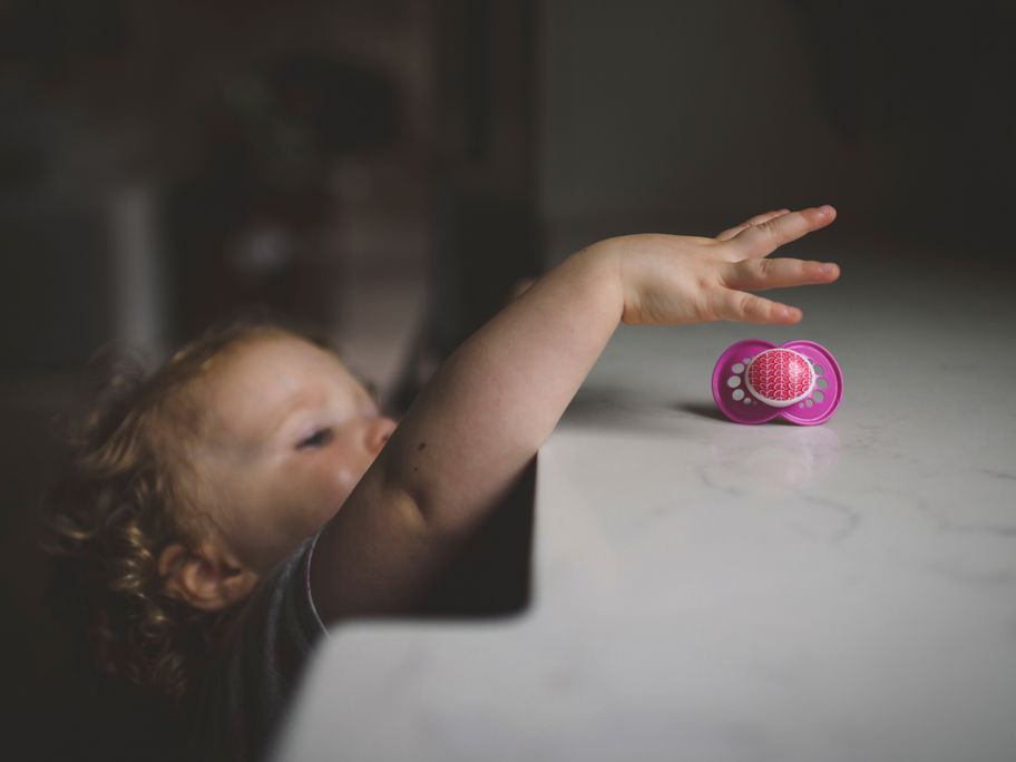 Viele Kindern fällt es anfangs schwer, ohne den geliebten Schnuller auszukommen.