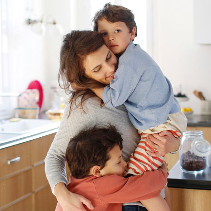 Genau aus diesen Gründen ist Kuscheln für Kinder so wichtig