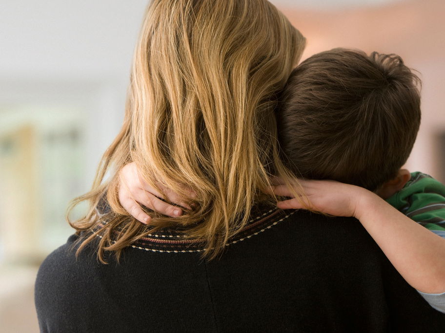 Für Eltern ist es wichtig, ihren Kindern zu helfen, mit negativen Gefühlen umzugehen.