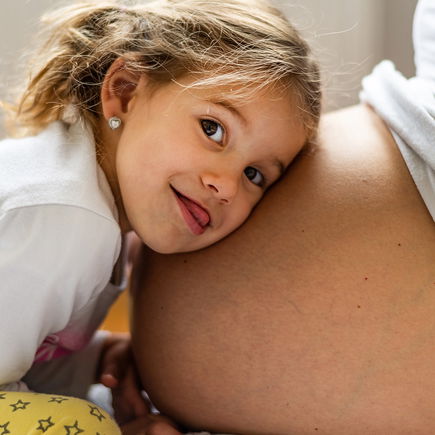 Kindern sagen, dass sie ein Geschwisterchen bekommen – Ideen für euch