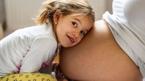Kindern sagen, dass sie ein Geschwisterchen bekommen – Ideen für euch