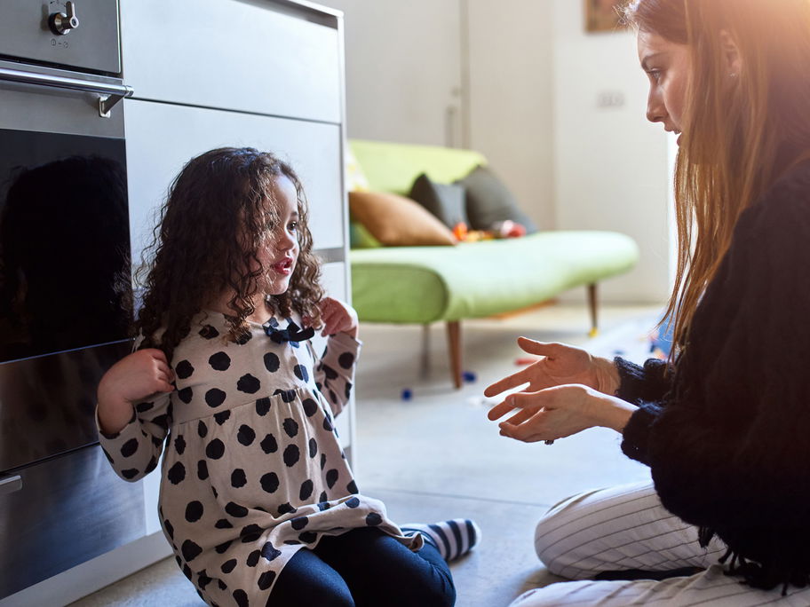 Eltern sollten sich zeit nehmen, um Sachverhalte zu erklären. Kinder anzulügen ist – zumindest dauerhaft – keine gute Idee.