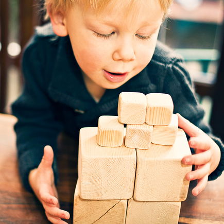 Ab wann können Kinder sich alleine beschäftigen? Die besten Tipps, damit es klappt