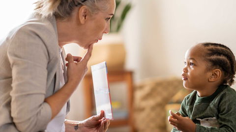 Stottern bei Kindern – wie sollen Eltern damit umgehen?