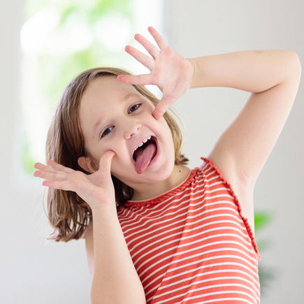 Humor entwickeln: Wann ist es bei Kindern so weit?