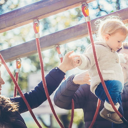 8 Fehler, die Unselbstständigkeit bei Kindern fördern