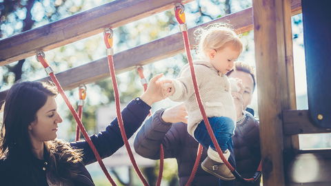 8 Fehler, die Unselbstständigkeit bei Kindern fördern