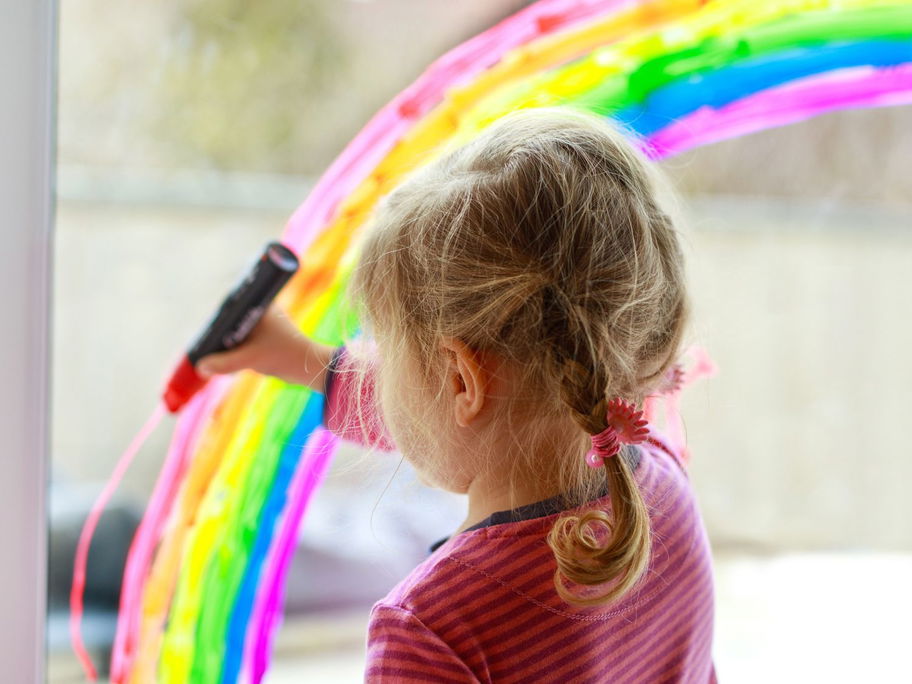 In zwei neuen LSBTI*-Kitas in Berlin sollen Kinder schon in jungen Jahren mit der LSBTI*-Community in Kontakt kommen.