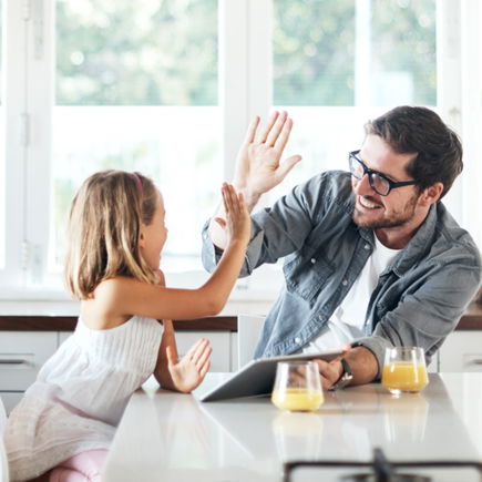 Schluss mit High Five! Warum das ständige Abklatschen echte Anerkennung blockiert