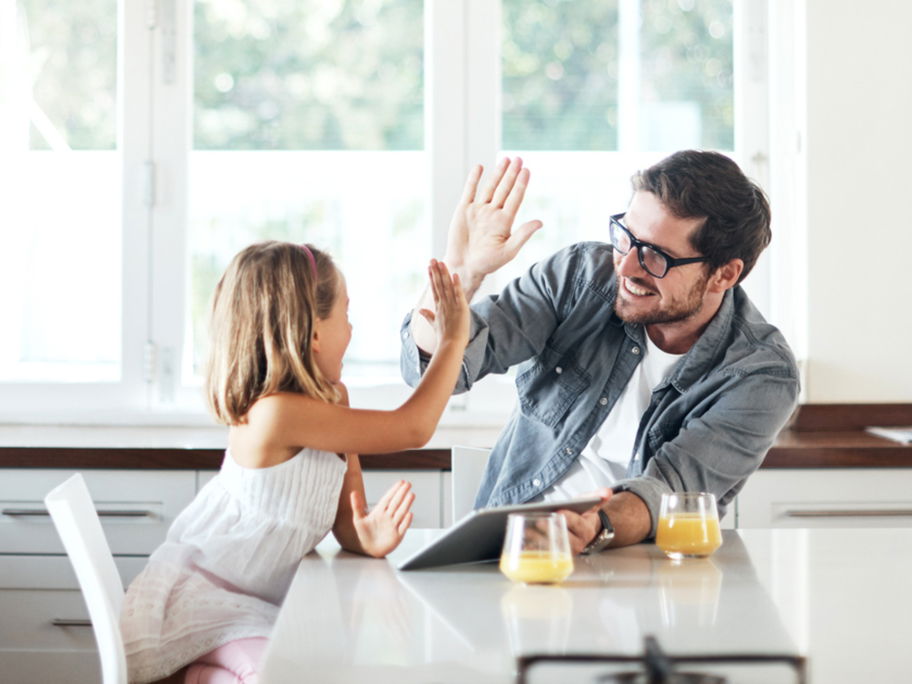 Darauf schnell ein High Five: "Gut gemacht, wir haben es zusammen geschafft!"