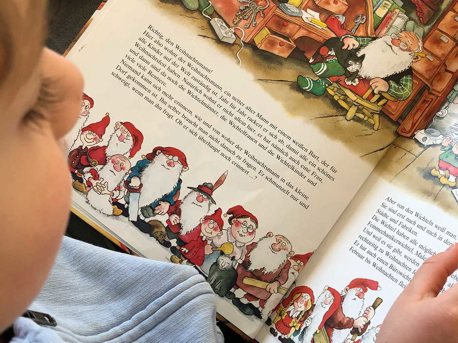 Kann man seinem Kind mit gutem Gewissen die Geschichte vom Weihnachtsmann erzählen? In diesem Fall hat sich unsere Autorin für "Ja" entschieden. Bei anderen Büchern stimmt sie allerdings für ein eindeutiges "Nein!".