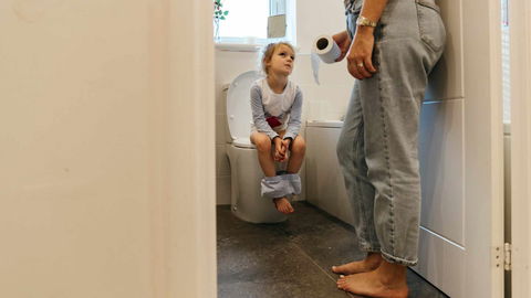 So wird euer Kind lernen, seinen Po allein abzuwischen 