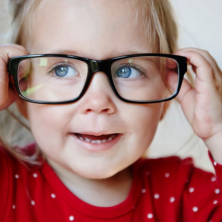 Kurzsichtigkeit bei Kindern: Worauf Eltern achten sollten
