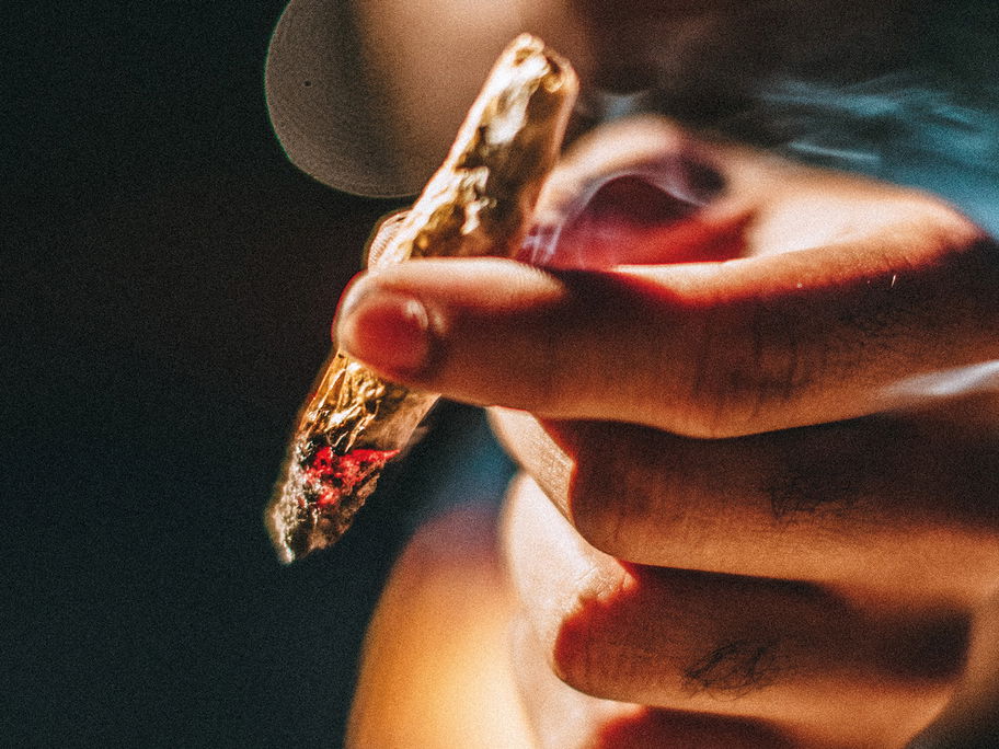 Finger weg vom Joint? Jeder zehnte Jugendliche hat laut einer aktuellen Studie schon einmal gekifft.