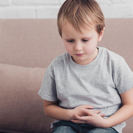 Bauchschmerzen bei Kindern: Was dahinterstecken kann