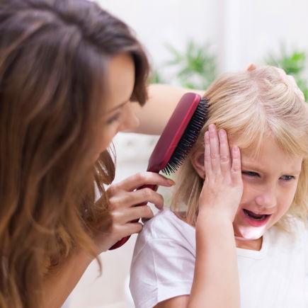 Kindern die Haare kämmen ohne Ziepen – die besten Experten-Tipps