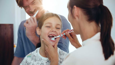 Titandioxid in Zahnpasta: Schädlich für Kinder?