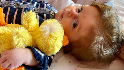 Glasknochenkrankheit: Valentin kam mit 12 Knochenbrüchen auf die Welt
