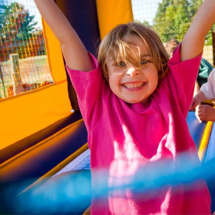 Warum Hüpfburgen vor allem für Kleinkinder so gefährlich sind ...