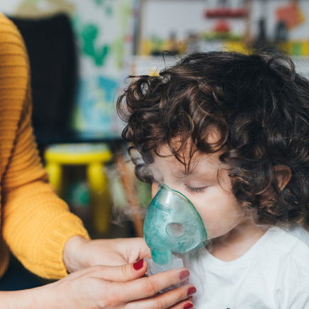 Inhalieren mit Babys und Kleinkindern: So funktioniert's am besten