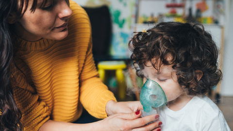 Inhalieren mit Babys und Kleinkindern: So funktioniert's am besten