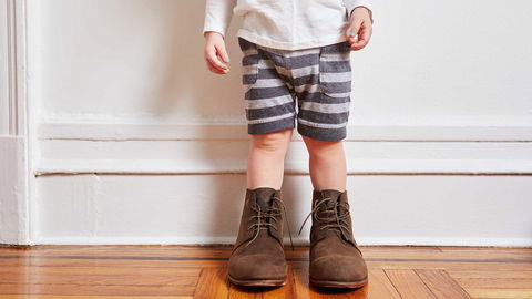 Gebrauchte Kinderkleidung: Darauf müsst ihr achten