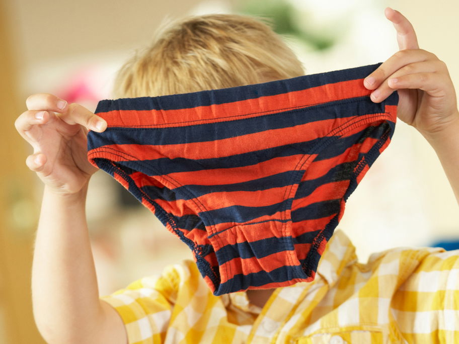 Unsere Autorin würde ihrem Sohn niemals gebrauchte Unterhosen auf dem Flohmarkt kaufen.