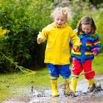 Das macht Laune: Die besten Spiele im Regen für Kinder!