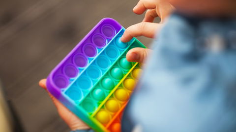 Gefährliche Silikone: Pop-it-Spiele nicht zum Backen benutzen!