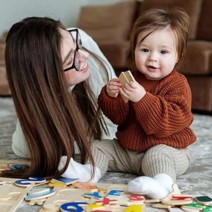 Mit diesem Montessori-Spielzeug fördern wir die Eigenständigkeit unserer Kinder