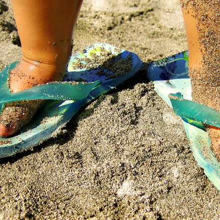 Wie Babypuder gegen Sand wirkt. Toller Eltern-Hack für den Strand!