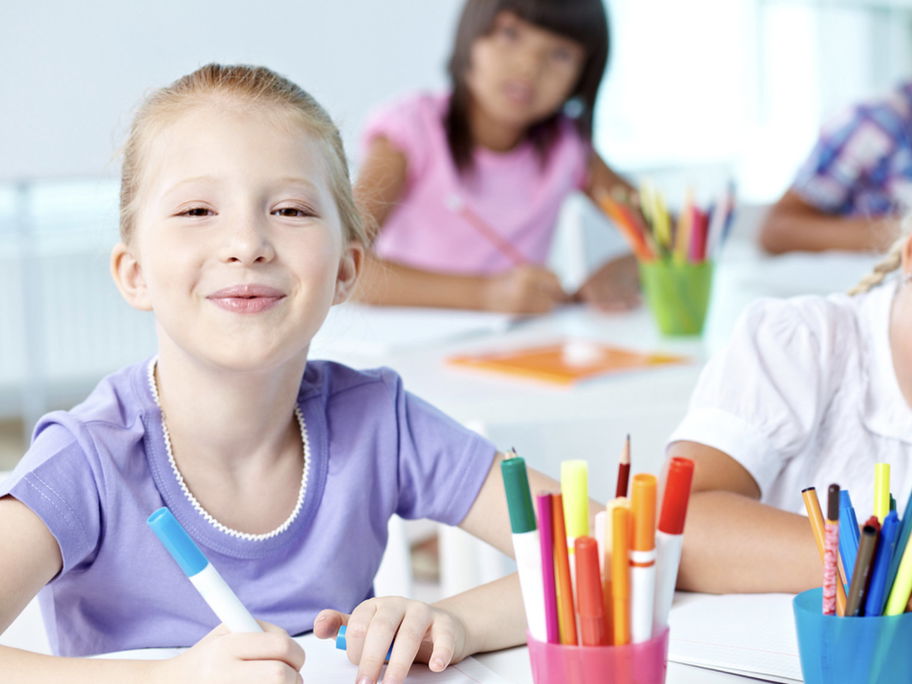 Viele Kinder lieben Textmarker. Doch ob diese Stifte im Test überzeugen?