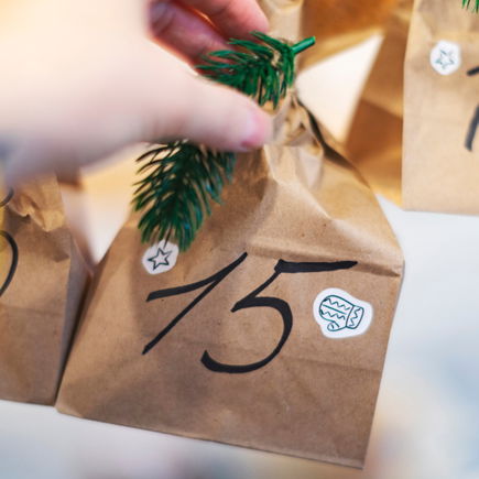 Adventskalender befüllen für Kinder: Die besten Eltern-Ideen!