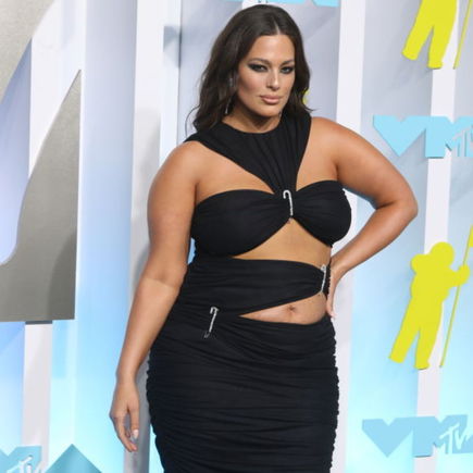 Ashley Grahams neues Insta-Bild zeigt: Mamas können Multitasking am allerbesten!