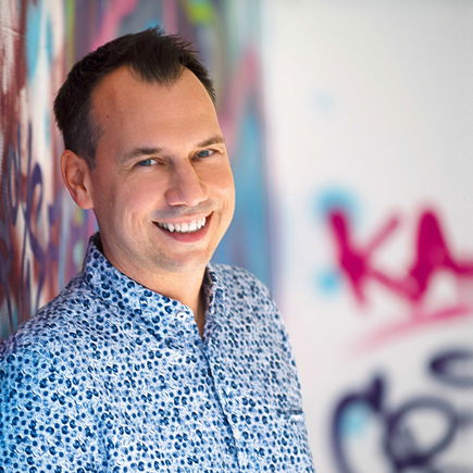 Sebastian Fitzek wurde zum fünften Mal Vater – und so heißt sein vierter Sohn ...