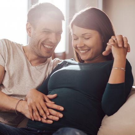 Mit dem Baby im Bauch sprechen: Bringt das was?