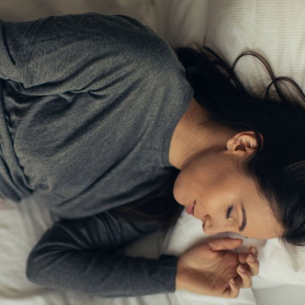 Schlafposition in der Schwangerschaft: So liegt ihr mit Babykugel am besten