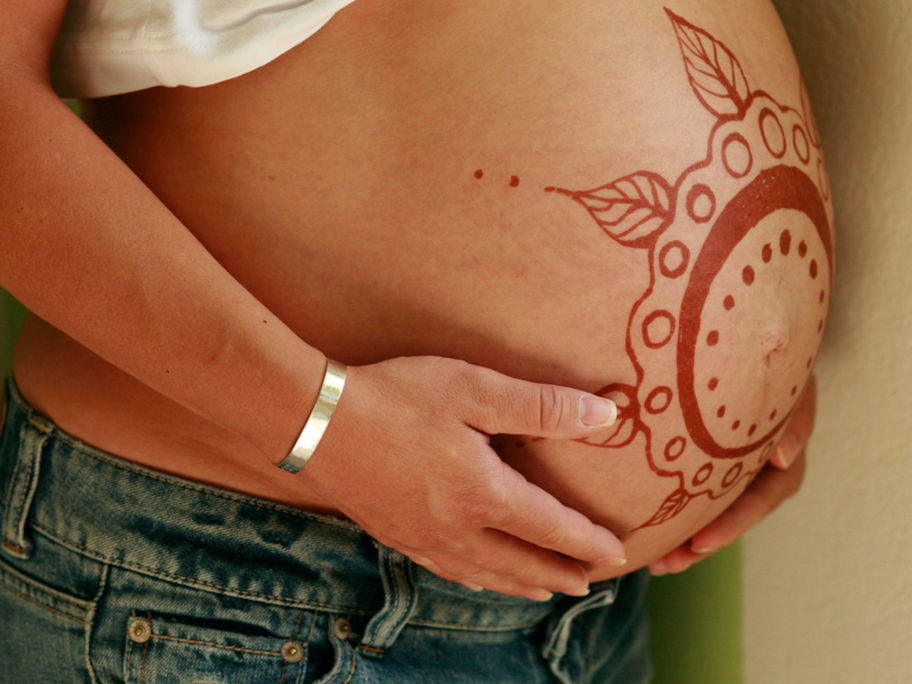 Bei einer "Blessing Way"-Zeremonie steht nicht das Baby, sondern die Mama im Mittelpunkt.