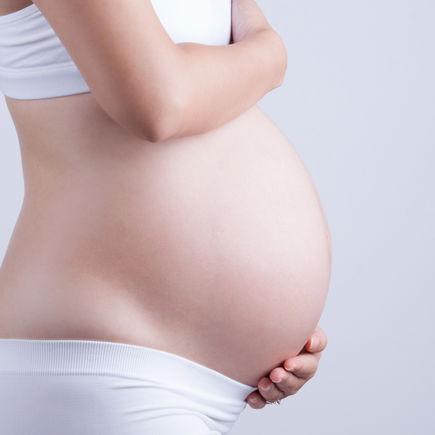 Kann man das Baby mithilfe der Knie-Ellenbogen-Lage drehen?