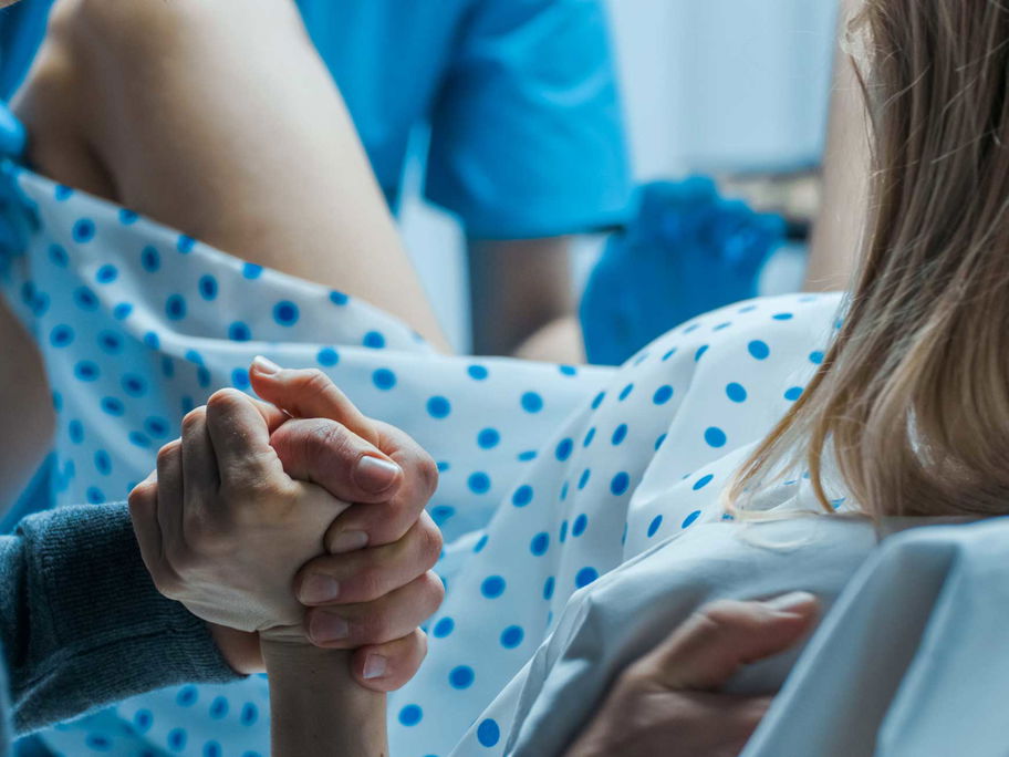 Geschenke für das Baby erhalten Eltern schon vor der Geburt reichlich – doch was ist mit der Mama?